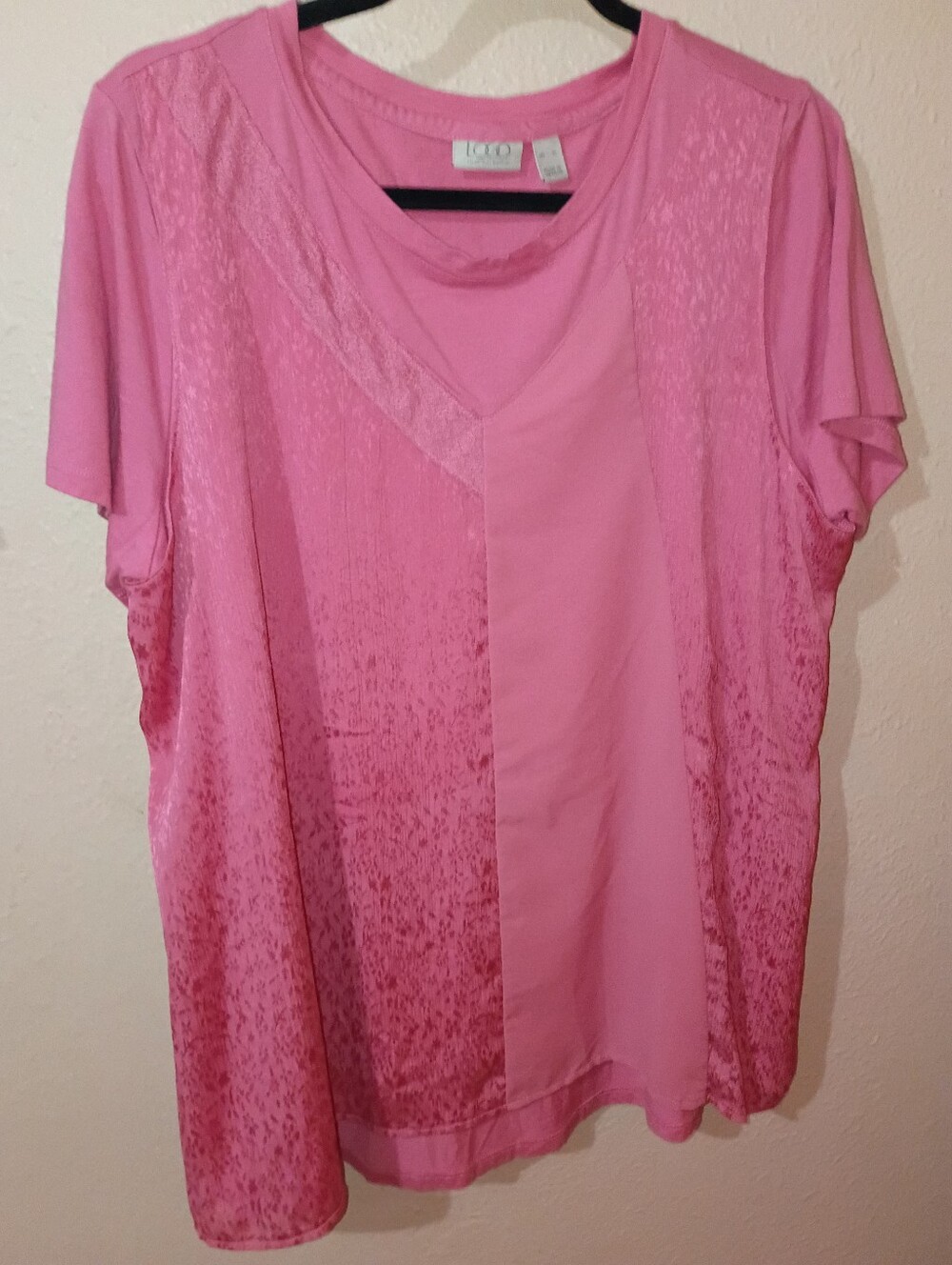 Logo Layers Size XL Pink Short-Sleeve V-Neck Panel Tee